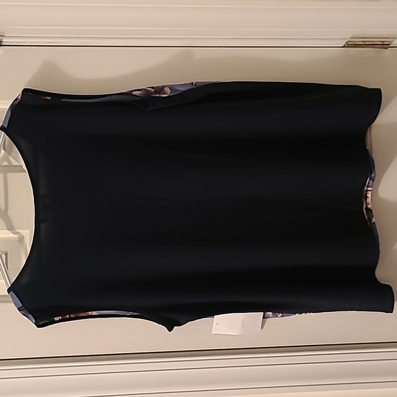 MODERN ATTRACTION WOMENS PLUS SIZE SLEEVELESS BLUE FLORAL V-NECK TOP SIZE 2X - Picture 9 of 15